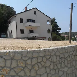 https://mar-eva-apartment.primorje-gorskikotar.com